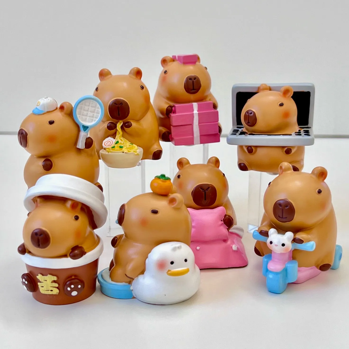 71022 CAPYBARA FAMILY FIGURINE BLIND BOX-8