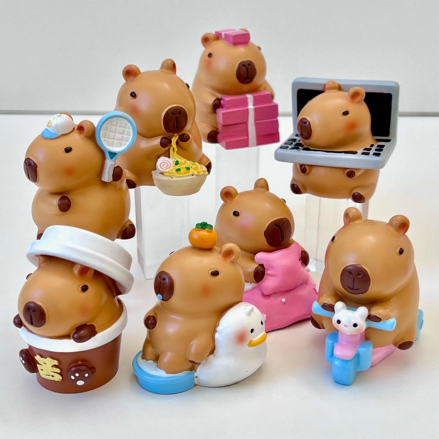 71022 CAPYBARA FAMILY FIGURINE BLIND BOX-8