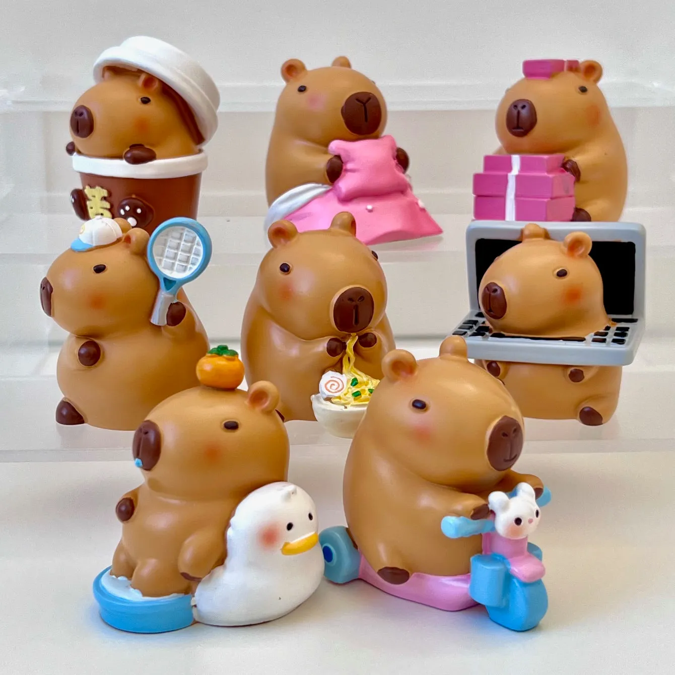 71022 CAPYBARA FAMILY FIGURINE BLIND BOX-8