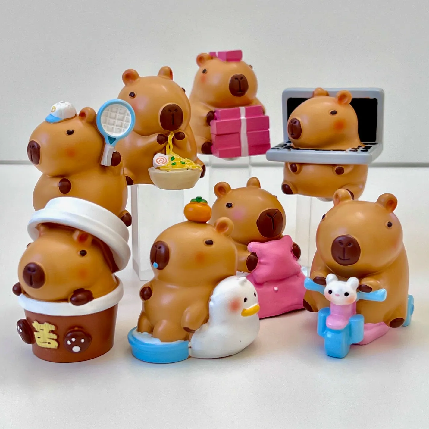 71022 CAPYBARA FAMILY FIGURINE BLIND BOX-8