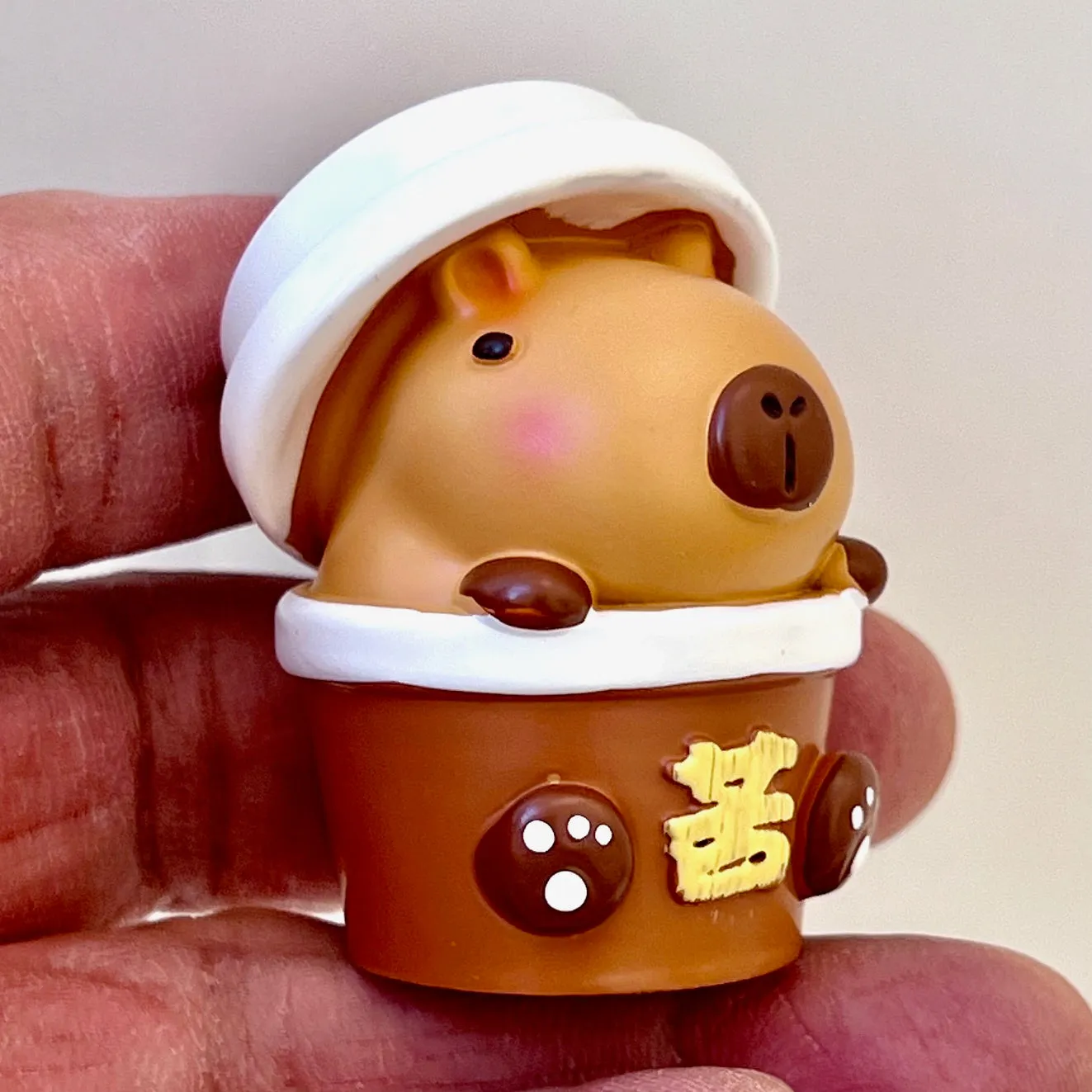 71022 CAPYBARA FAMILY FIGURINE BLIND BOX-8
