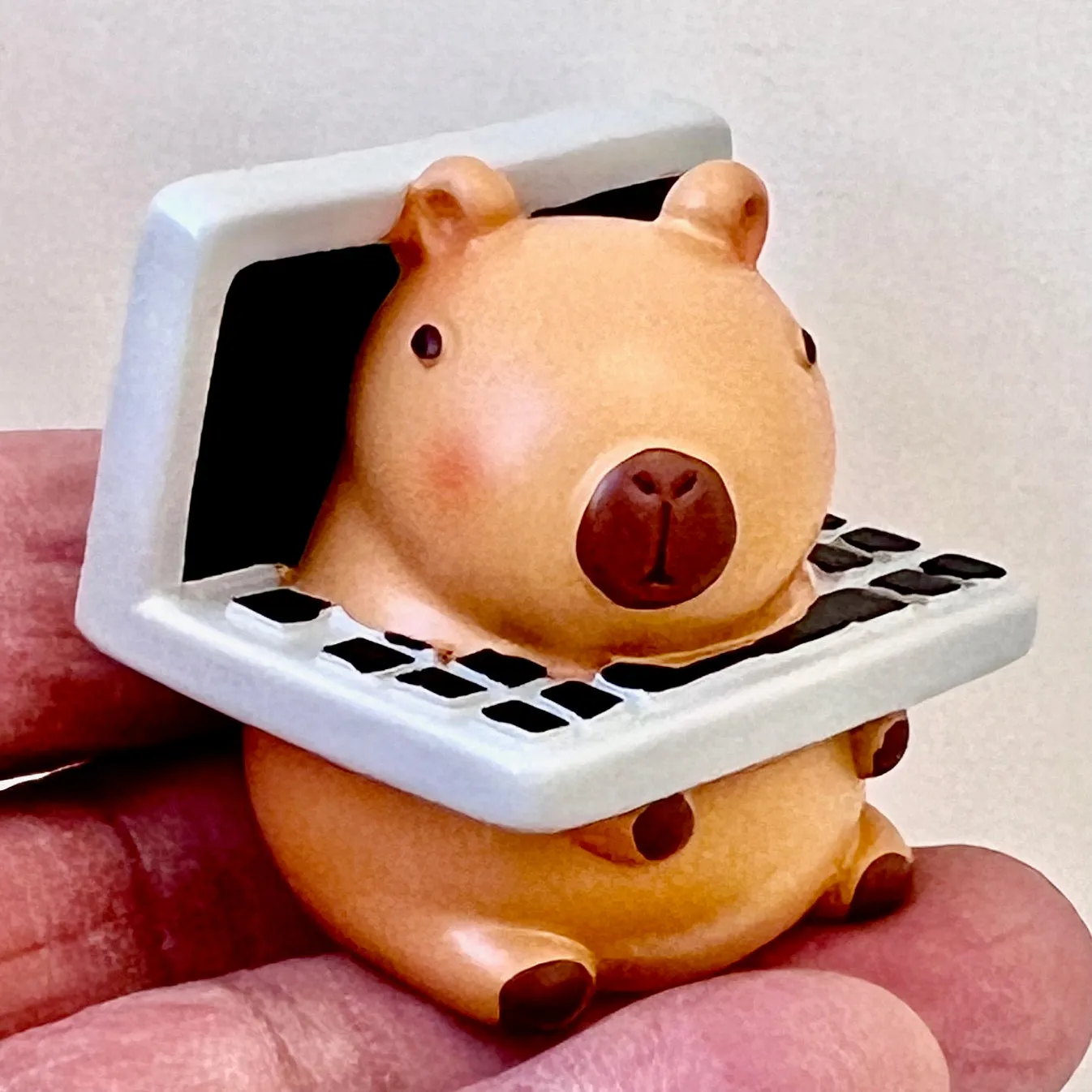 71022 CAPYBARA FAMILY FIGURINE BLIND BOX-8