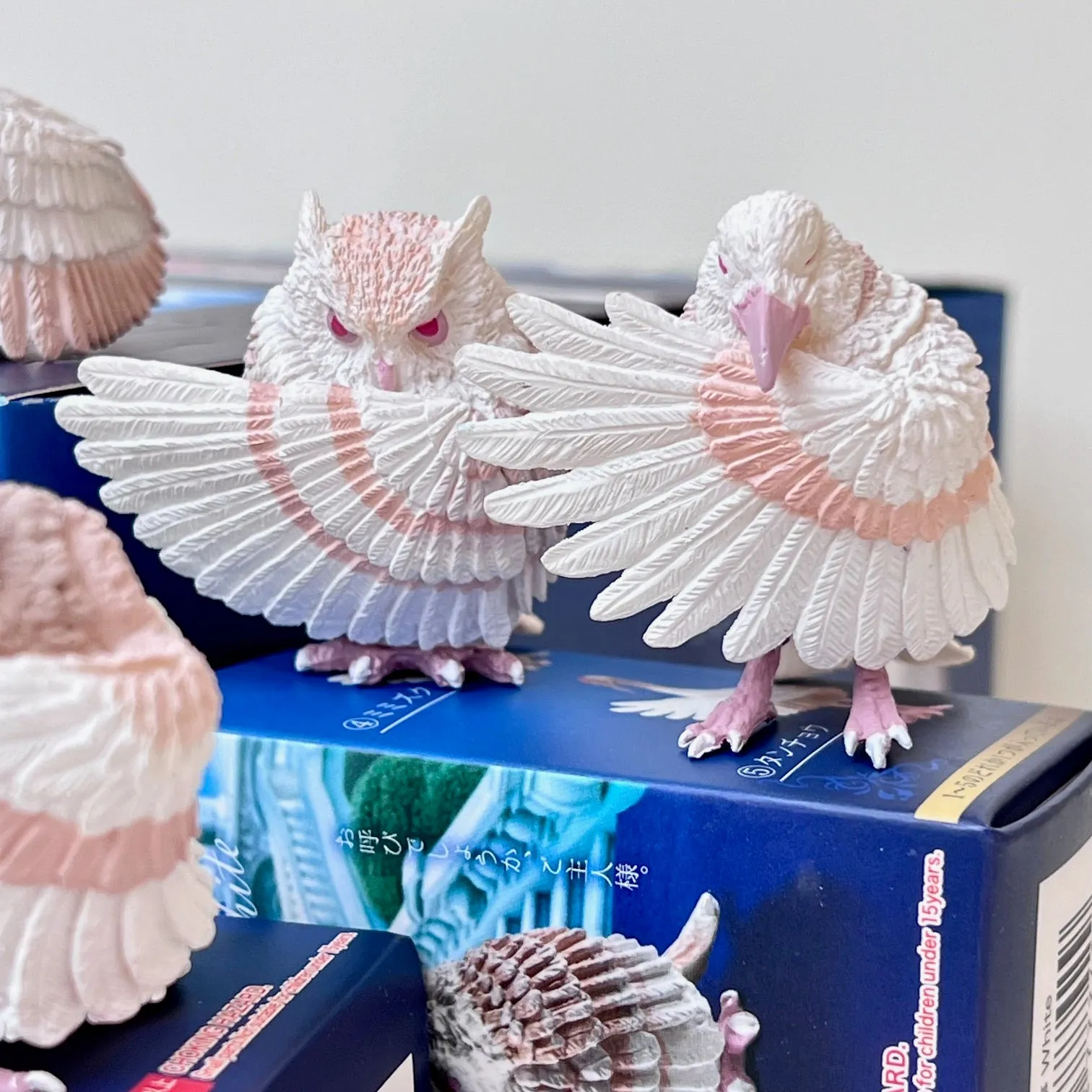 73054 White Bowing Birds Blind Box-10