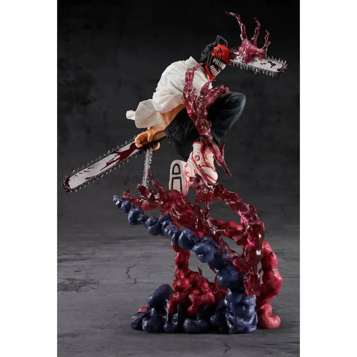 Chainsaw Man FiguartsZERO Statue by Bandai