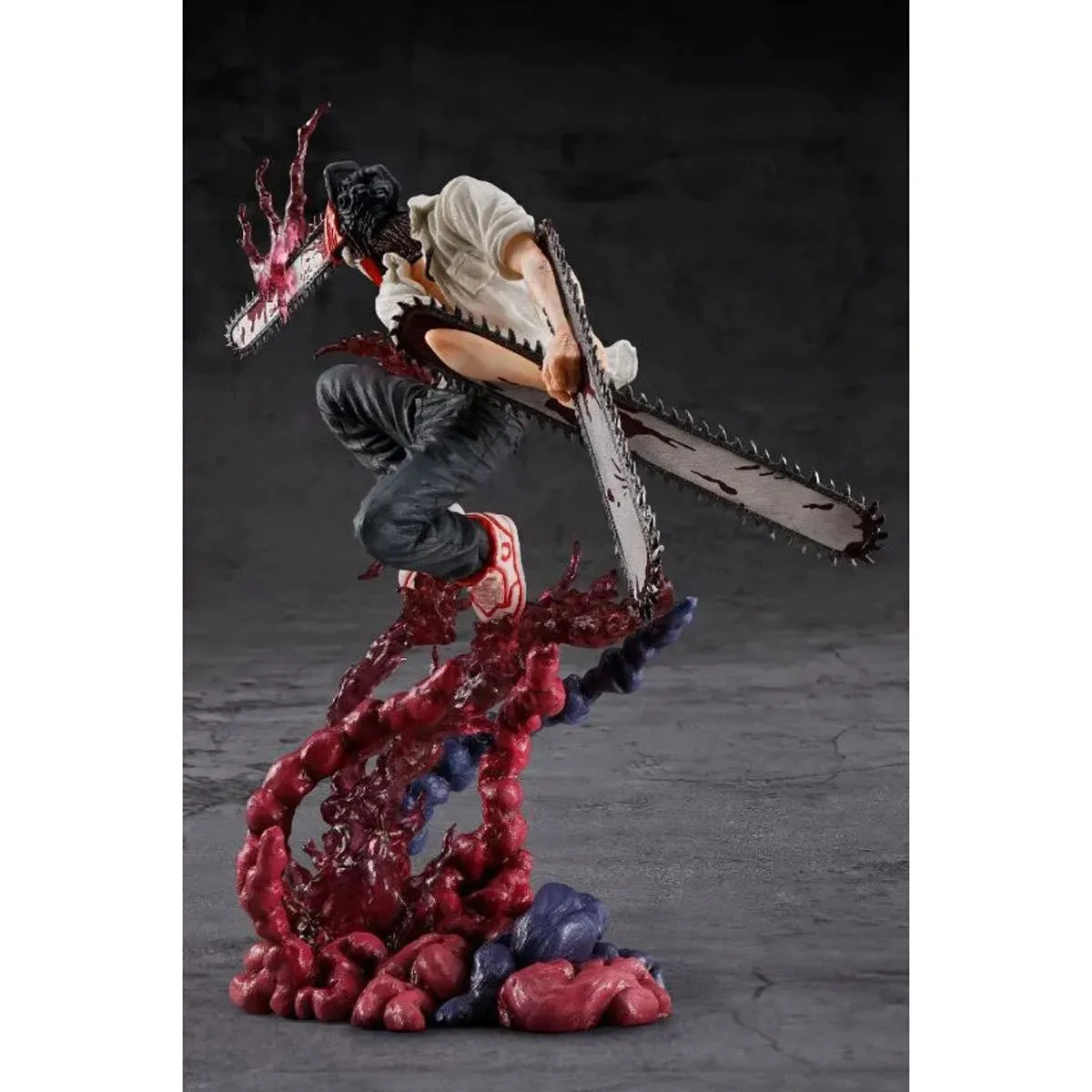 Chainsaw Man FiguartsZERO Statue by Bandai