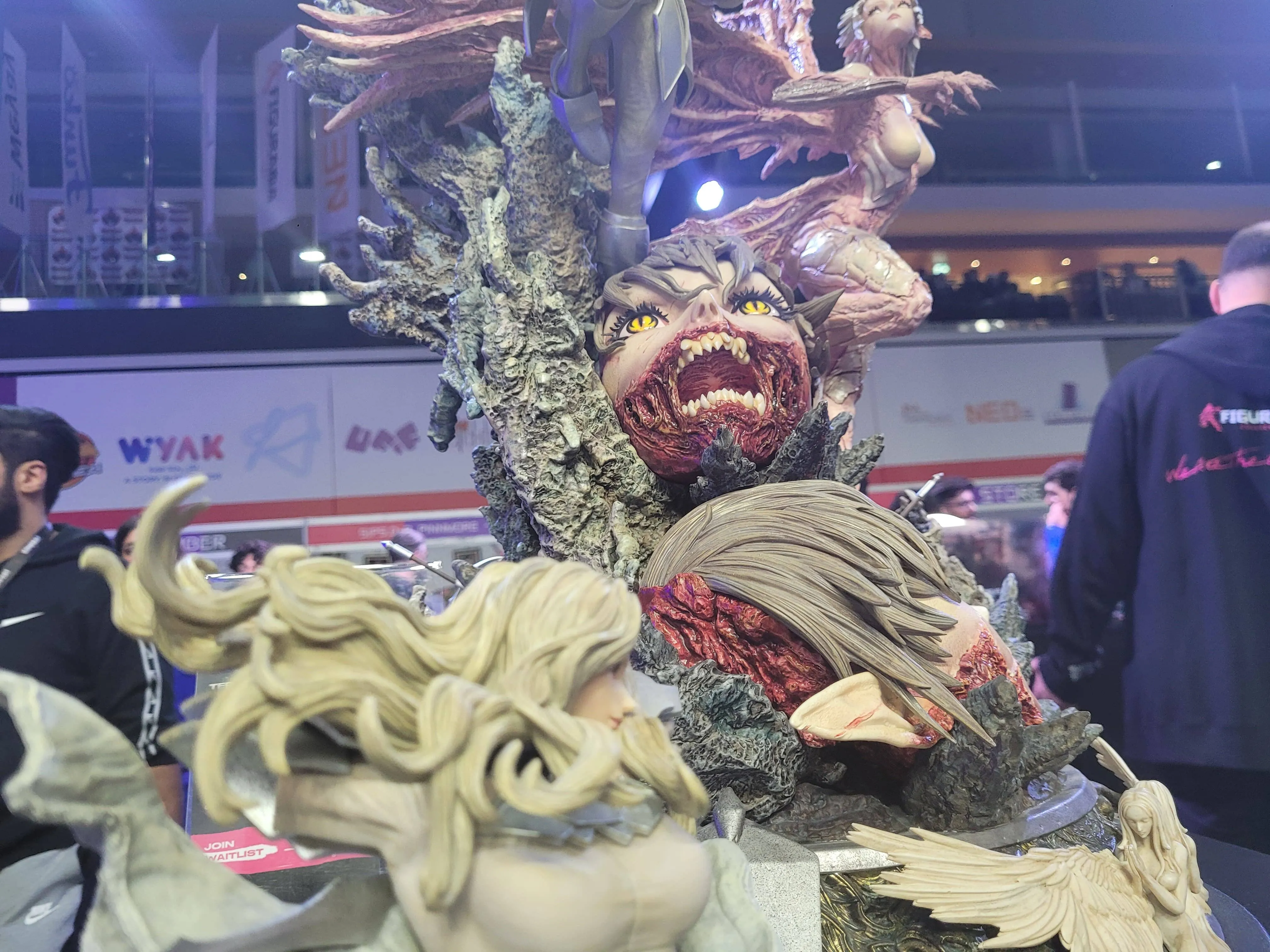 Claymore- Teresa vs Priscilla Elite Exclusive Statue