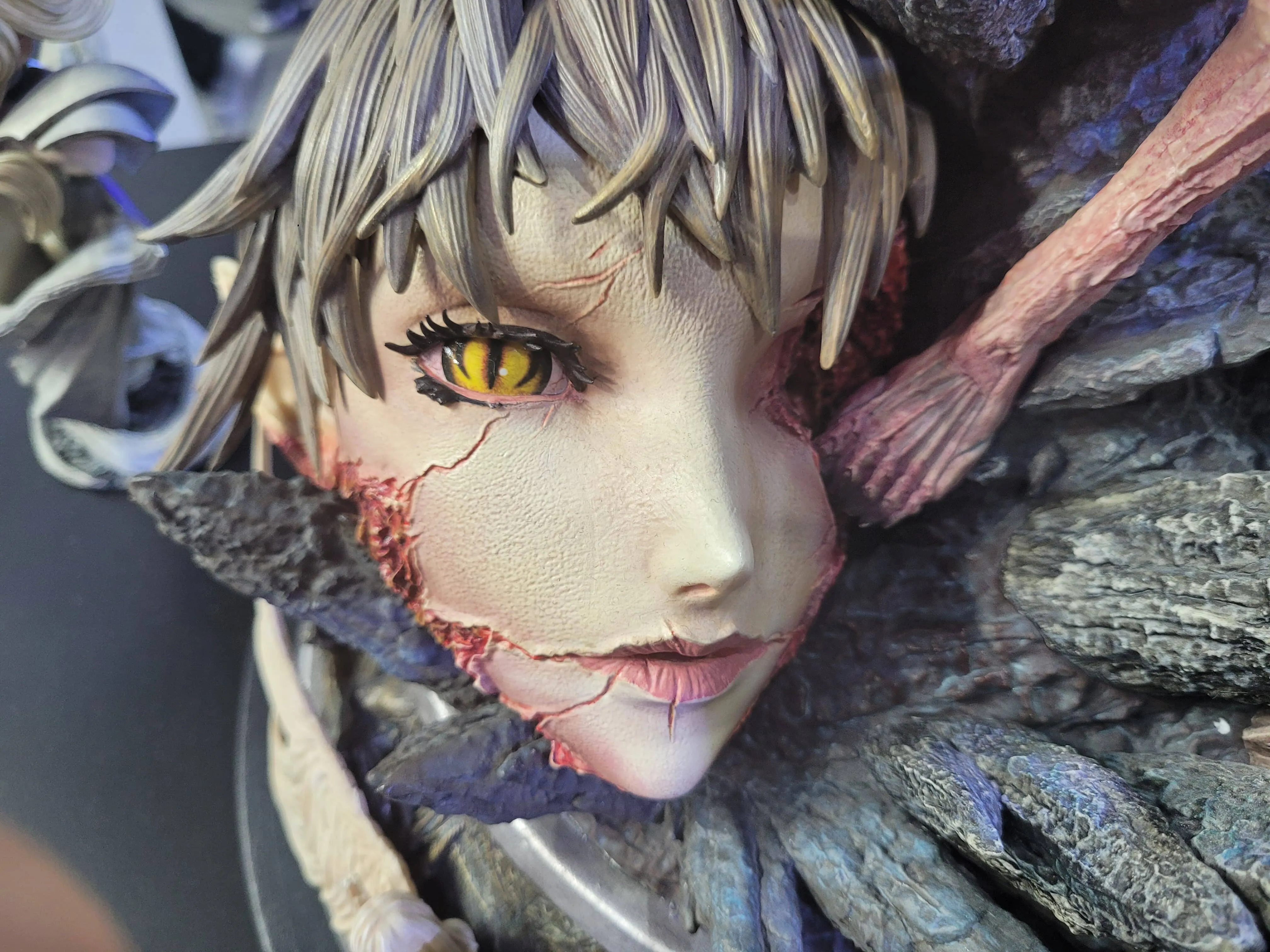 Claymore- Teresa vs Priscilla Elite Exclusive Statue