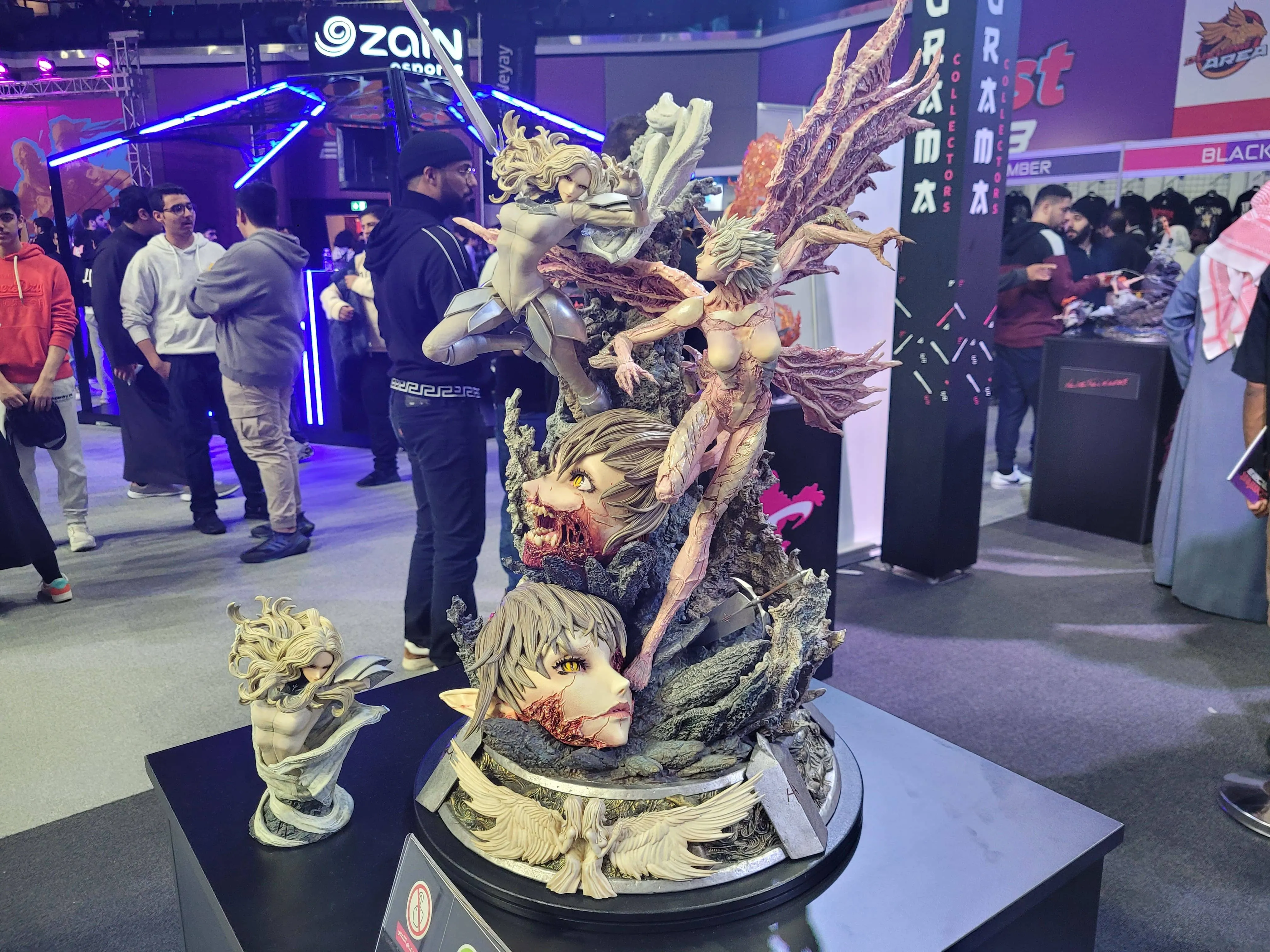 Claymore- Teresa vs Priscilla Elite Exclusive Statue