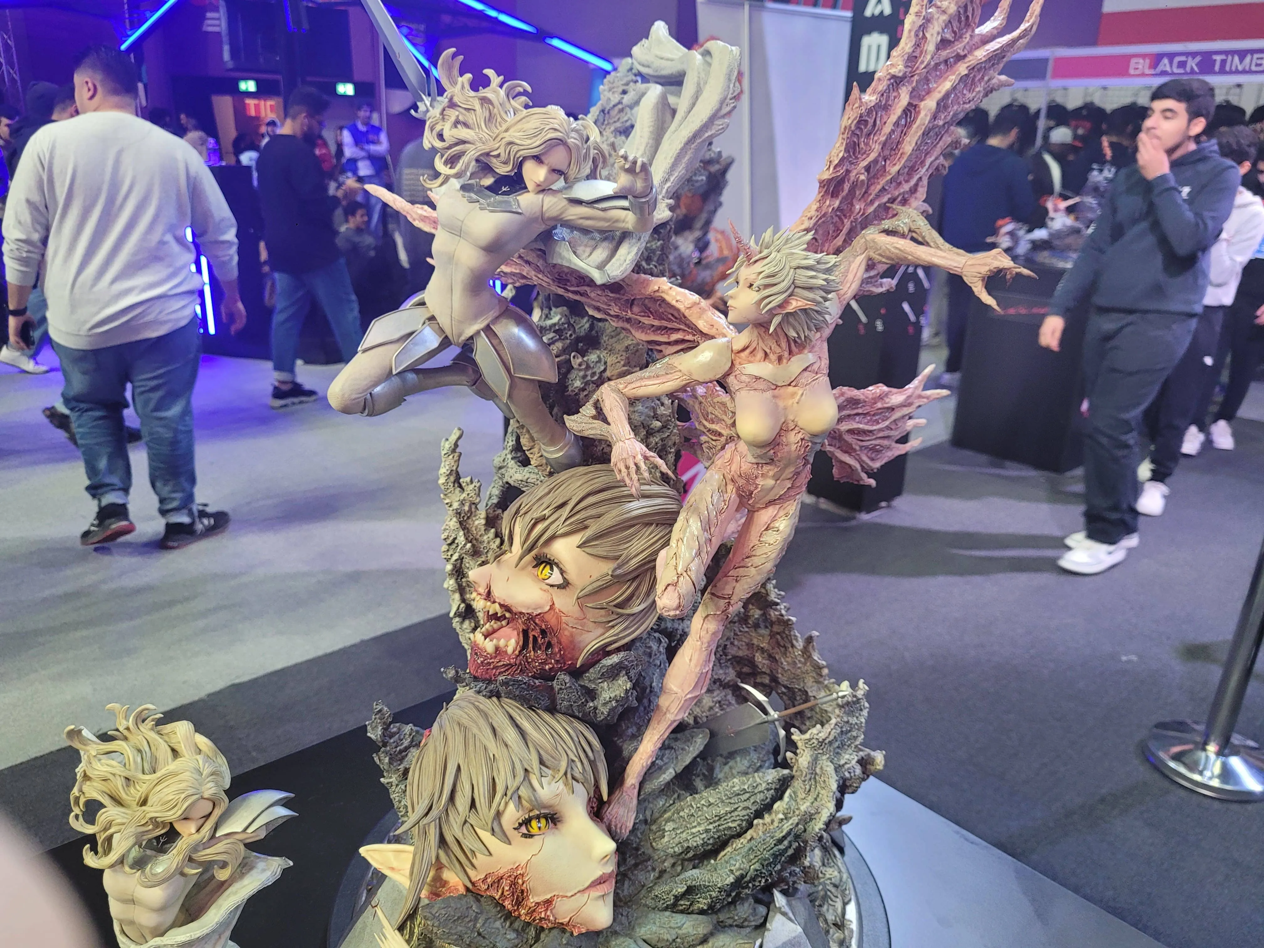 Claymore- Teresa vs Priscilla Elite Exclusive Statue